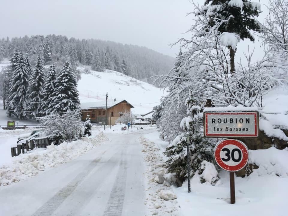 Le Chalet Des Buisses Hotell Roubion Eksteriør bilde